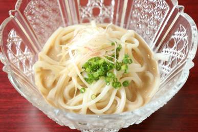 冷やし五島うどん 小葱 茗荷 ~利休地にて~