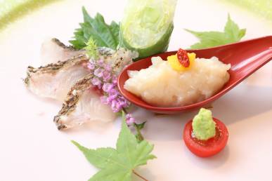 黒鯛焼霜造り 帆立貝柱のタルタル生唐墨と共に