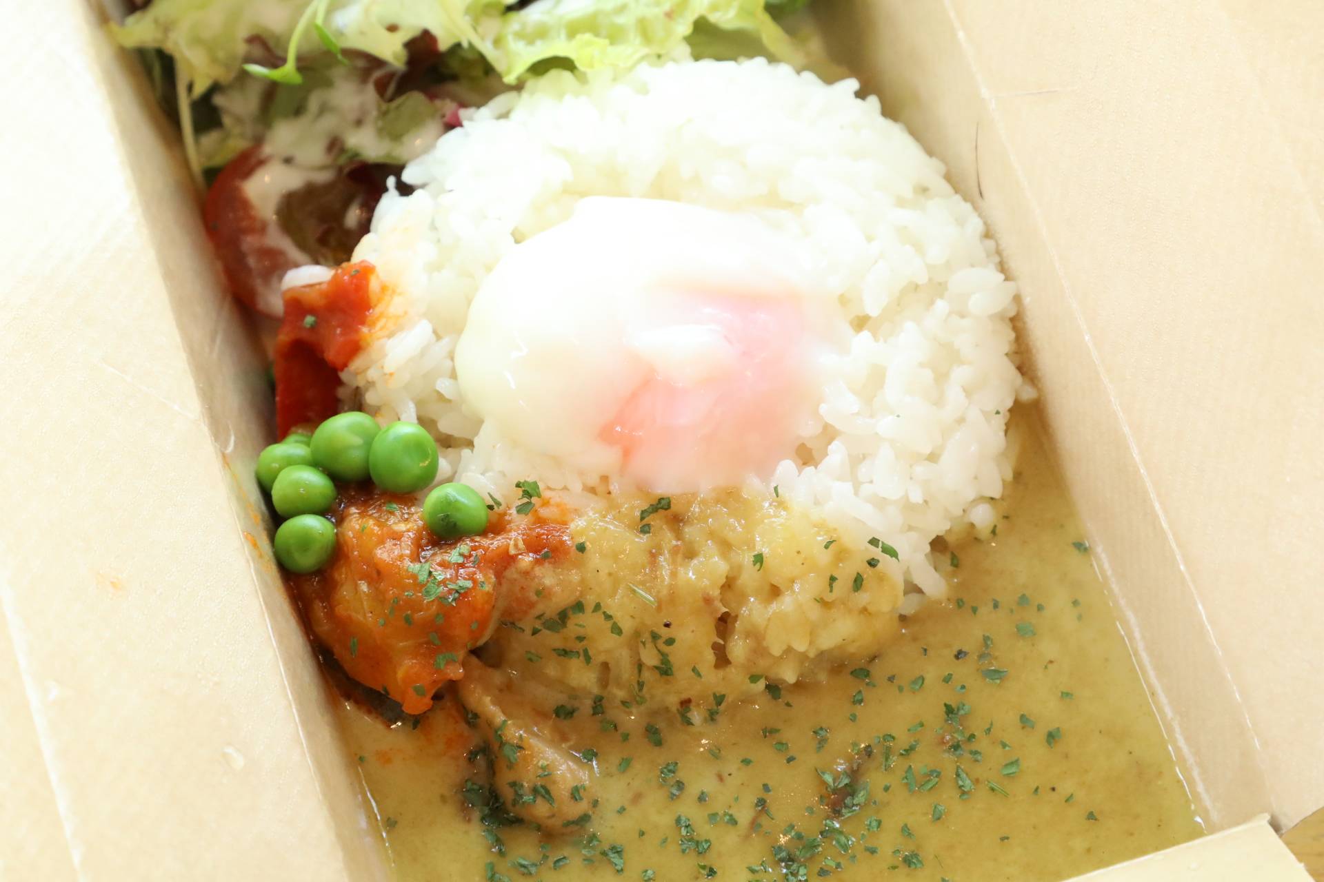 温泉たまごトッピングのグリーンカレー♪ 1296円