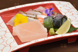 お造り:玄海鯛炙り薄造り