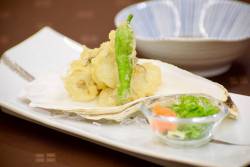 揚物:広島産牡蠣の天婦羅 獅子唐 赤おろし 中葱 天出汁