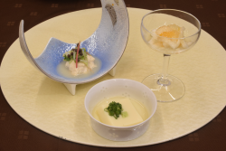 前菜:藤川豆腐店の豆乳を呉豆腐にて 独活とデコポンのマリネ 浅利と蛤の山椒煮 湯葉