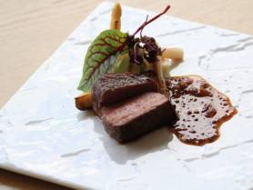 肉料理:イベリコ豚のロースト 季節野菜 ~粒マスタードソース~