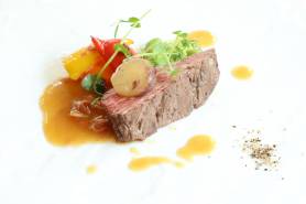 ブラックアンガス牛のロティ ~生ハム、本日の野菜~