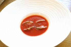 前菜:トマトのスープ ~浅利、エルブ・ド・プロヴァンス~