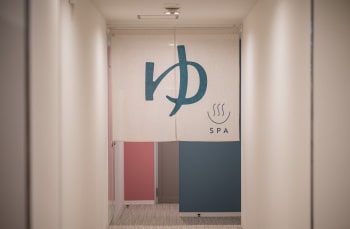 温泉施設へのエントランス